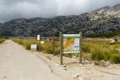Mallorca-Cuber-Weg-Eingang-Schild-See