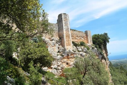 Mallorca Castell de Santueri Aussen Mauern