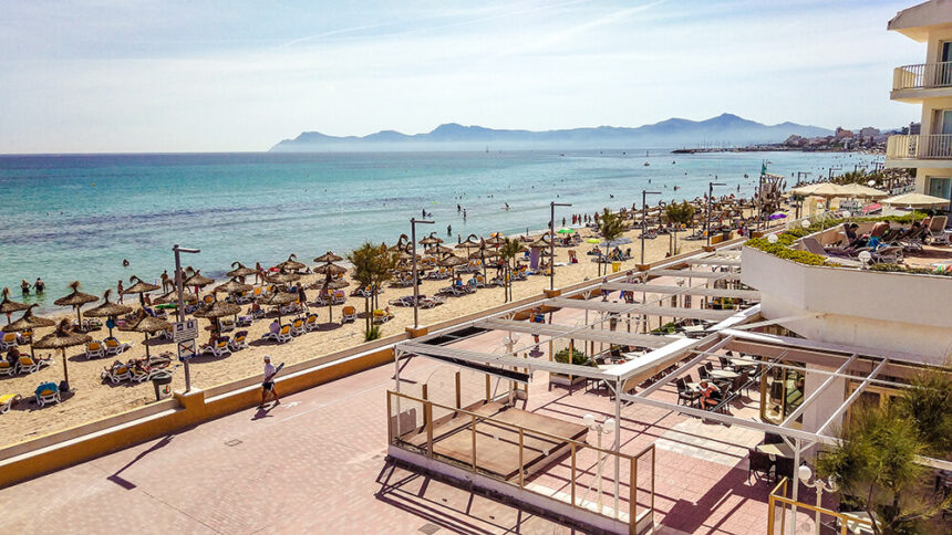 Mallorca Can Picafort Strand Meer Promenade