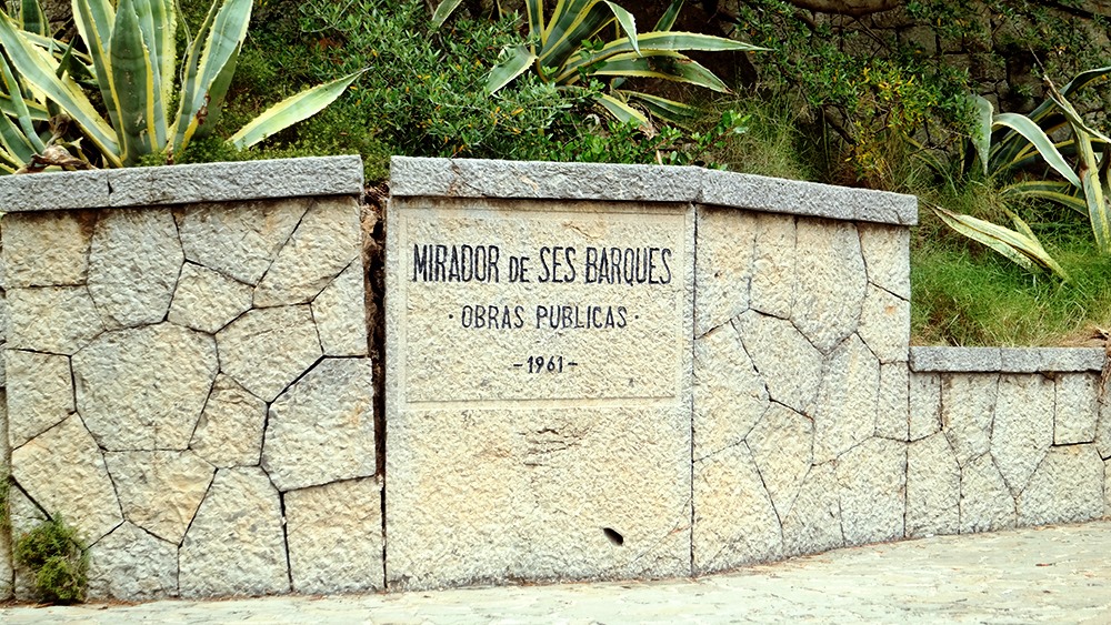 Der Mirador de Ses Barques lädt zu einem kurzen Fotostopp ein