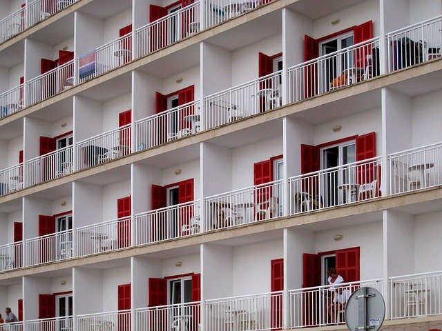 Mallorca Hotel Bettenburg Balkon Touristen