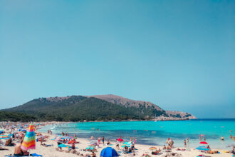 Mallorca Cala Ratjada Cala Agulla Strand Touristen 2