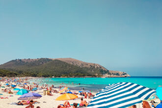 Mallorca Cala Ratjada Cala Agulla Strand Touristen 4