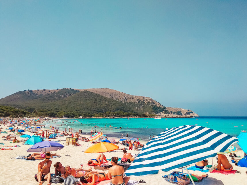 Mallorca Cala Ratjada Cala Agulla Strand Touristen 4