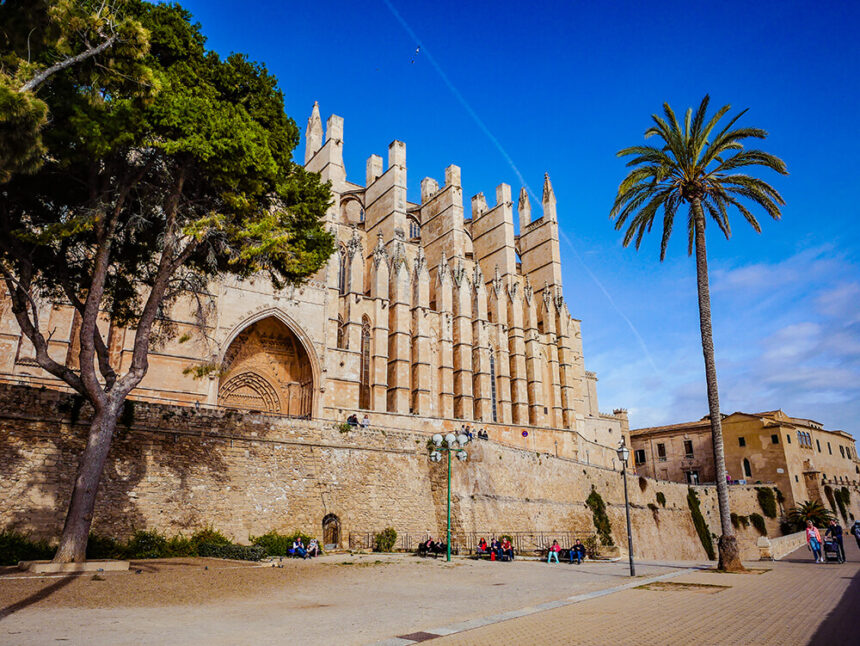 Mallorca Winter Palma Kathedrale Touristen 2